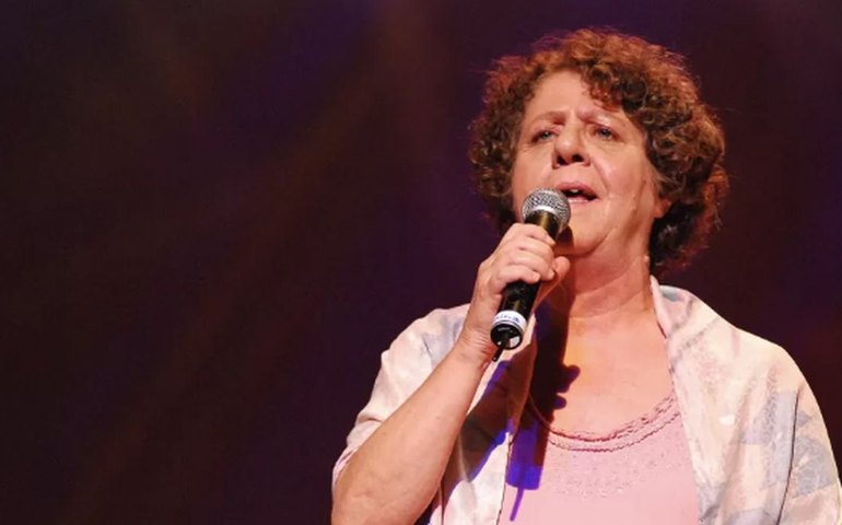 Morre Cristina Buarque, a voz suave do samba