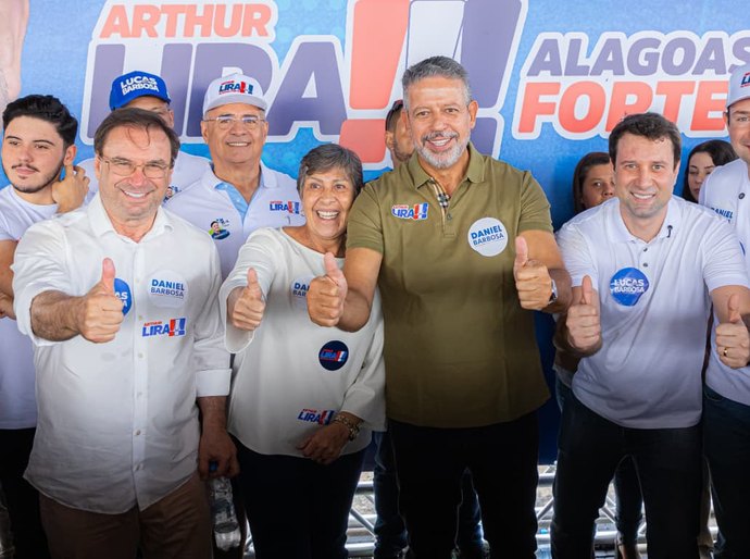 Daniel Barbosa reforça caminhada de Arthur Lira na região Agreste; adesivaço reuniu lideranças em Arapiraca