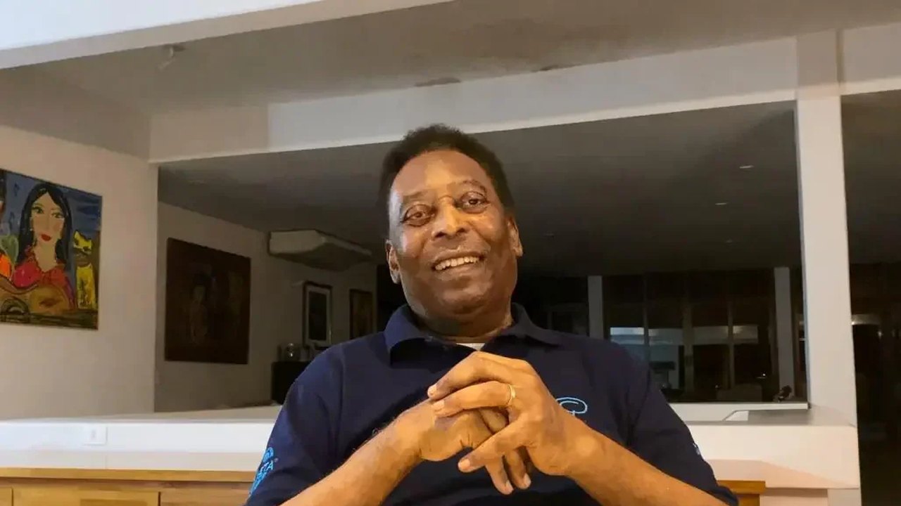 Pelé tranquiliza fãs em mensagem: ‘Fazendo minha visita mensal ao hospital’
