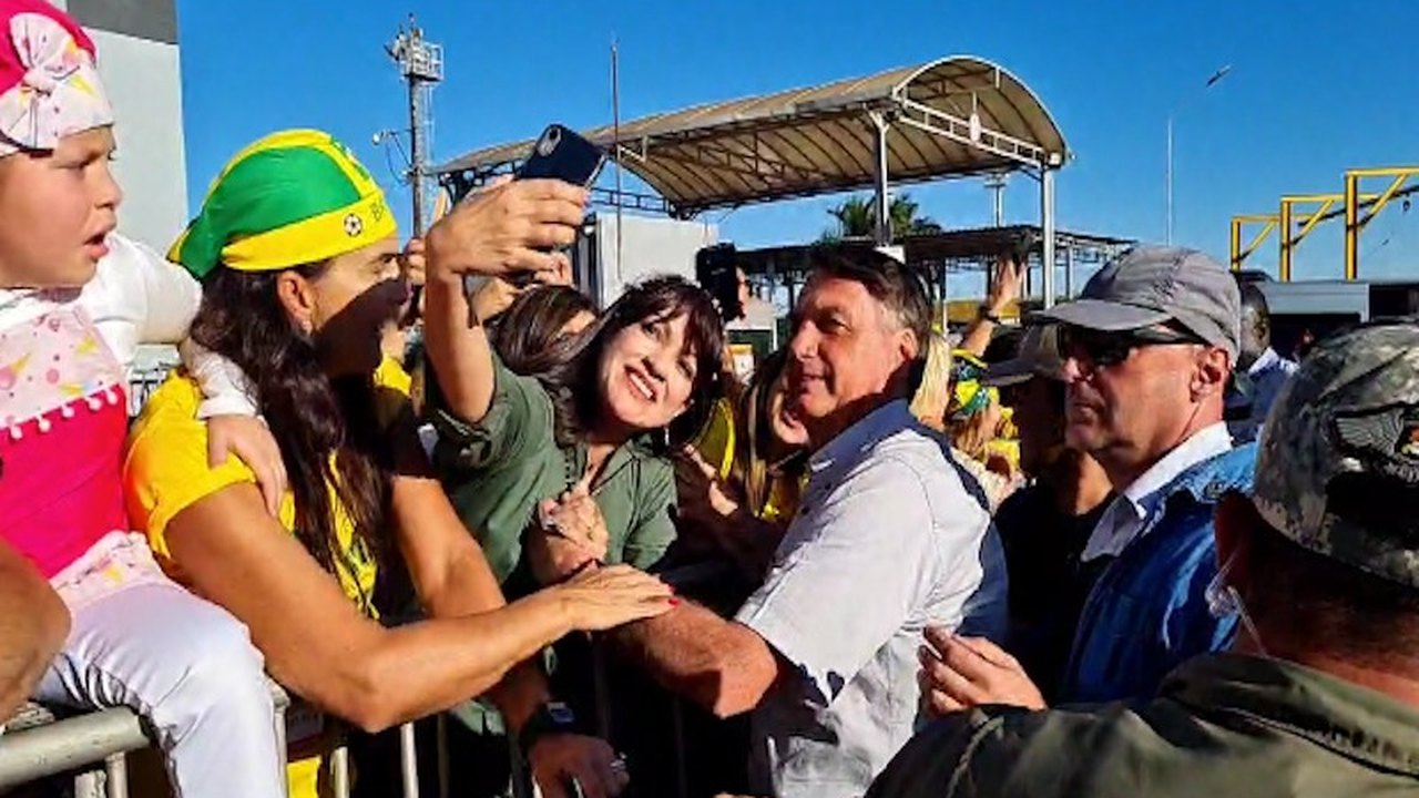 Após participar da Marcha para Jesus, Bolsonaro parte de S para Uberlândia