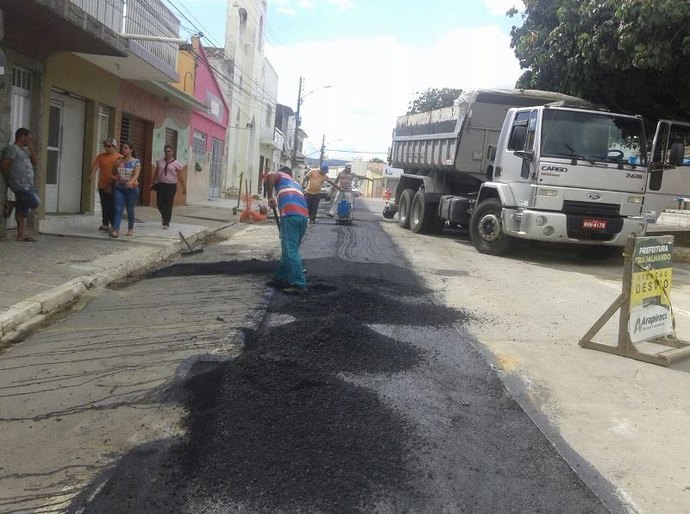 Prefeitura de Arapiraca começa revitalização asfáltica nas ruas da cidade