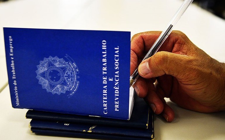 Taxa de desemprego nos países que integram a OCDE se mantém em 4,9% em fevereiro