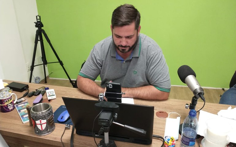 Com duras críticas aos Calheiros, Leonardo Dias declara apoio a Alfredo Gaspar