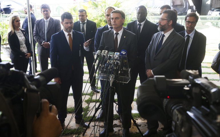 Bolsonaro e Mourão são diplomados em sessão solene no TSE