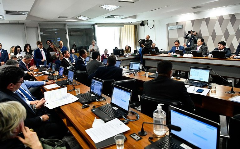 CCJ pode votar na quarta a PEC que autoriza comércio de plasma humano