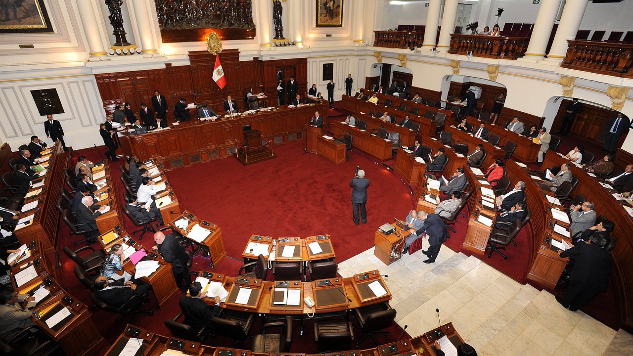 Peru aprova lei que prescreve crimes contra a Humanidade anteriores a 2002; medida beneficia ex-presidente Fujimori