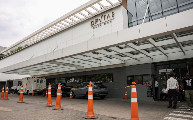 Bolsonaro passa por cirurgia após crise de soluço