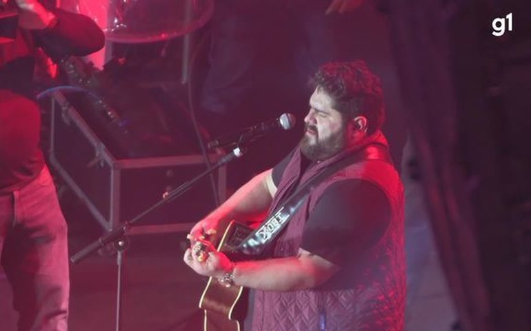 César Menotti e Fabiano se emocionam com homenagem na Festa do Peão