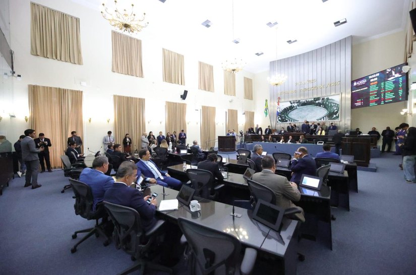 Deputados aprovam Orçamento de 2026 e Legislativo entra em recesso