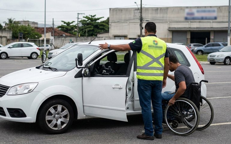 Detran RJ abre inscrições para aulas gratuitas de direção destinadas a pessoas com deficiência