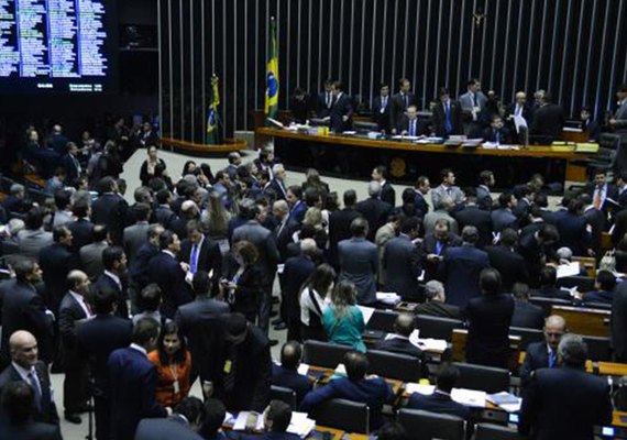 Falta de quórum faz Renan encerrar sessão do Congresso para votar vetos