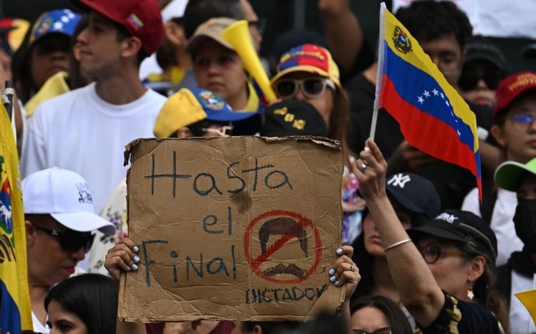 Repressão na Venezuela já prendeu 160 mulheres e 114 menores em protestos contra reeleição de Maduro, diz ONG Foro Penal