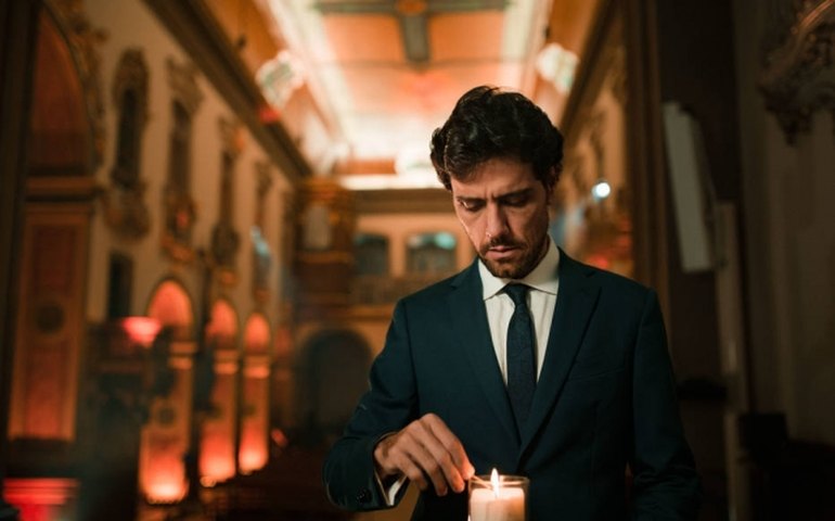 Thiago Arancam, de &#8216;O Fantasma da Ópera&#8217;, canta em musical da TV Aparecida