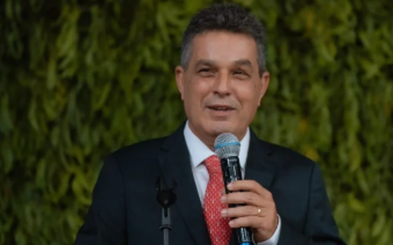 Prefeito reeleito de Branquinha toma posse