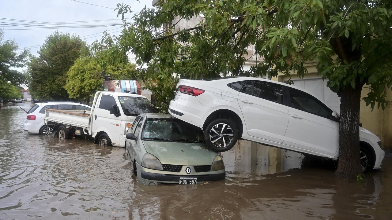 Argentina decreta 3 dias de luto por vítimas de enchentes no país; Brasil expressa solidariedade