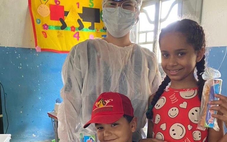 Programa Saúde na Escola entrega kits de higiene bucal em Santana do Mundaú