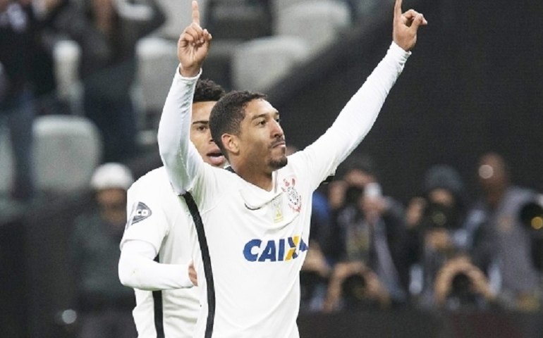 Galo acerta a contratação do lateral-direito Léo Príncipe