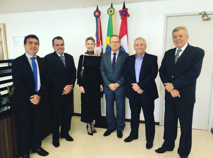 Presidente do TCE, Rosa Albuquerque é recebida pelo presidente do TRT-AL