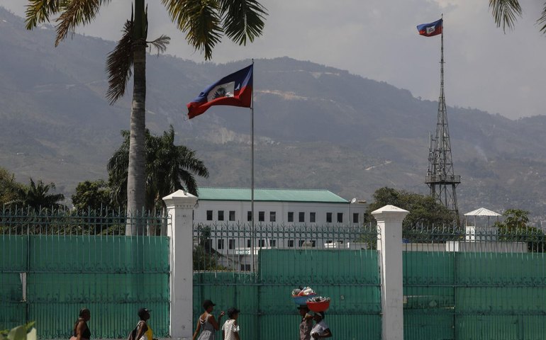 EUA proíbem voos civis para o Haiti por 30 dias após ataque contra aeronaves por gangues do país