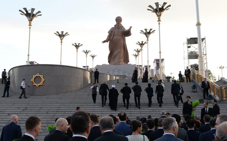 Turcomenistão inaugura uma das estátuas mais altas do mundo
