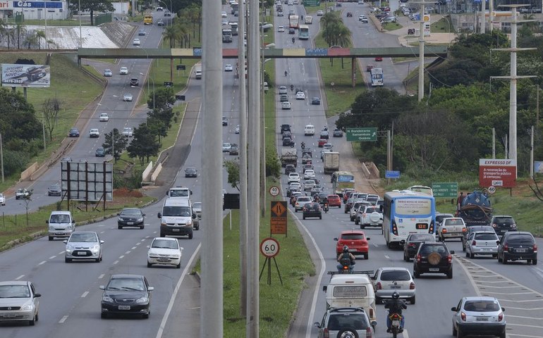 Existe um lugar mais seguro para se sentar no carro? A ciência diz que sim e não é o preferido pela maioria