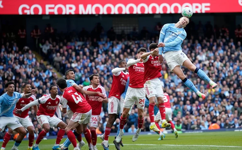 Manchester City venceu o Arsenal por 2 a 1 e conquistou uma importante vitória na disputa pelo título da Premier League