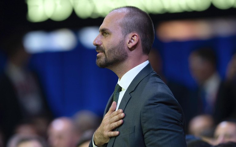 Eduardo Bolsonaro nega renúncia, acusa 'perseguição' e cobra reação dos EUA contra STF