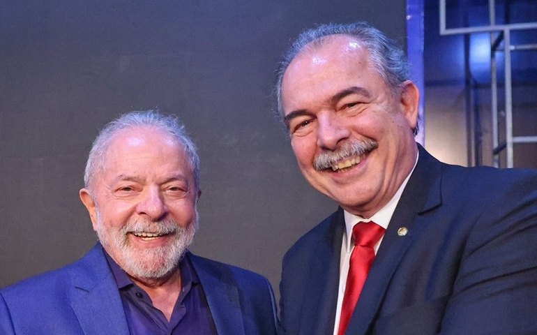 Lula confirma Mercadante como chefe do BNDES