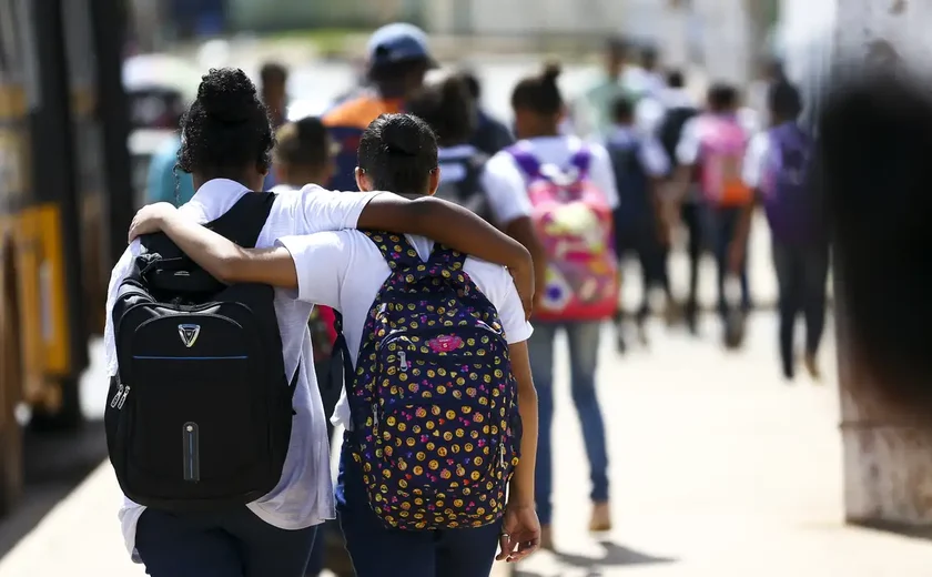 Câmara aprova projeto que prevê 'botão de pânico' para combater violência nas escolas