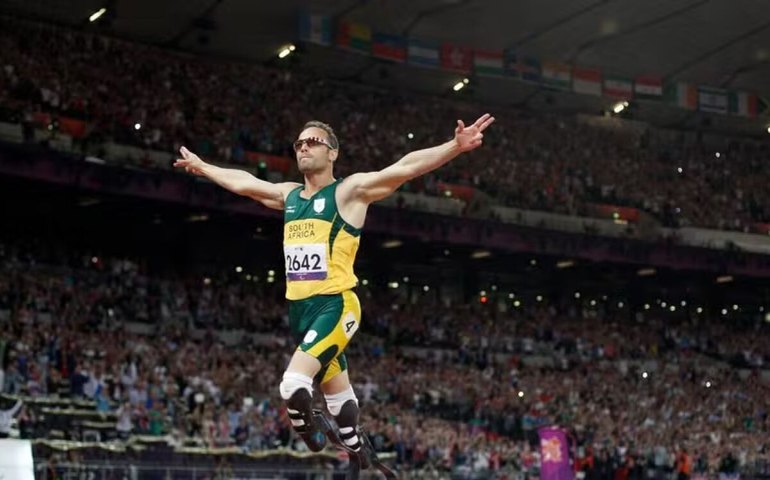Quem é Oscar Pistorius, ex-atleta paraolímpico condenado por matar namorada