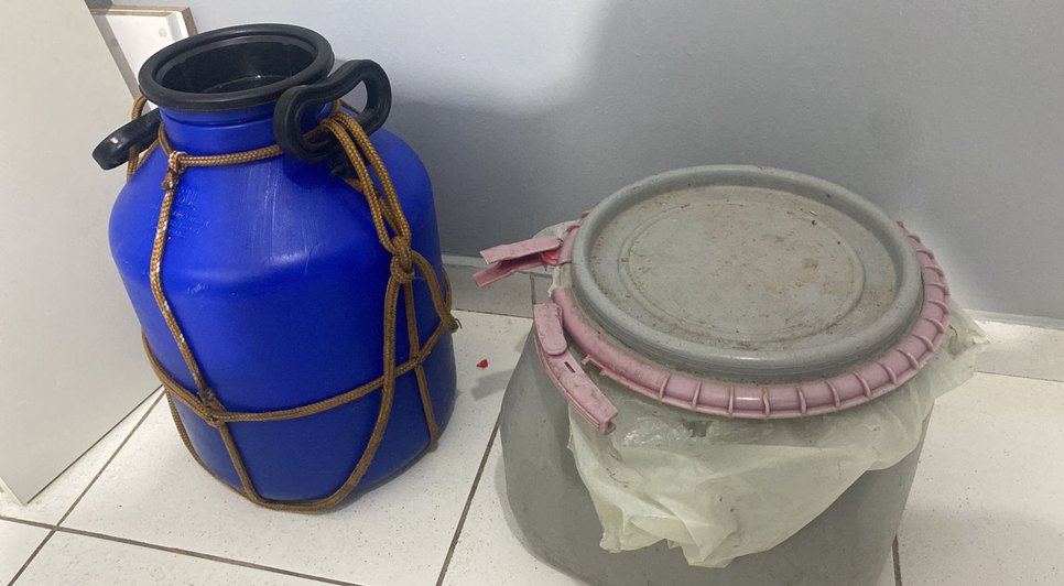 Dois homens suspeitos de furtar 120 litros de mel e causar prejuízo de R$ 25 mil são indiciados em Sergipe
