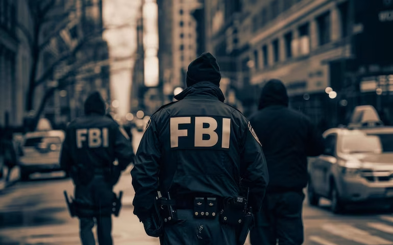 FBI diz que atirador tinha lista com 45 democratas