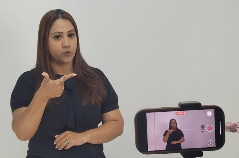 Intérprete de Libras da Uncisal transforma inclusão em realidade