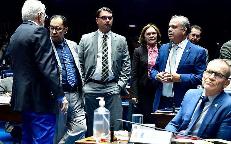 Ação de Moraes contra plataformas digitais provoca debate entre senadores