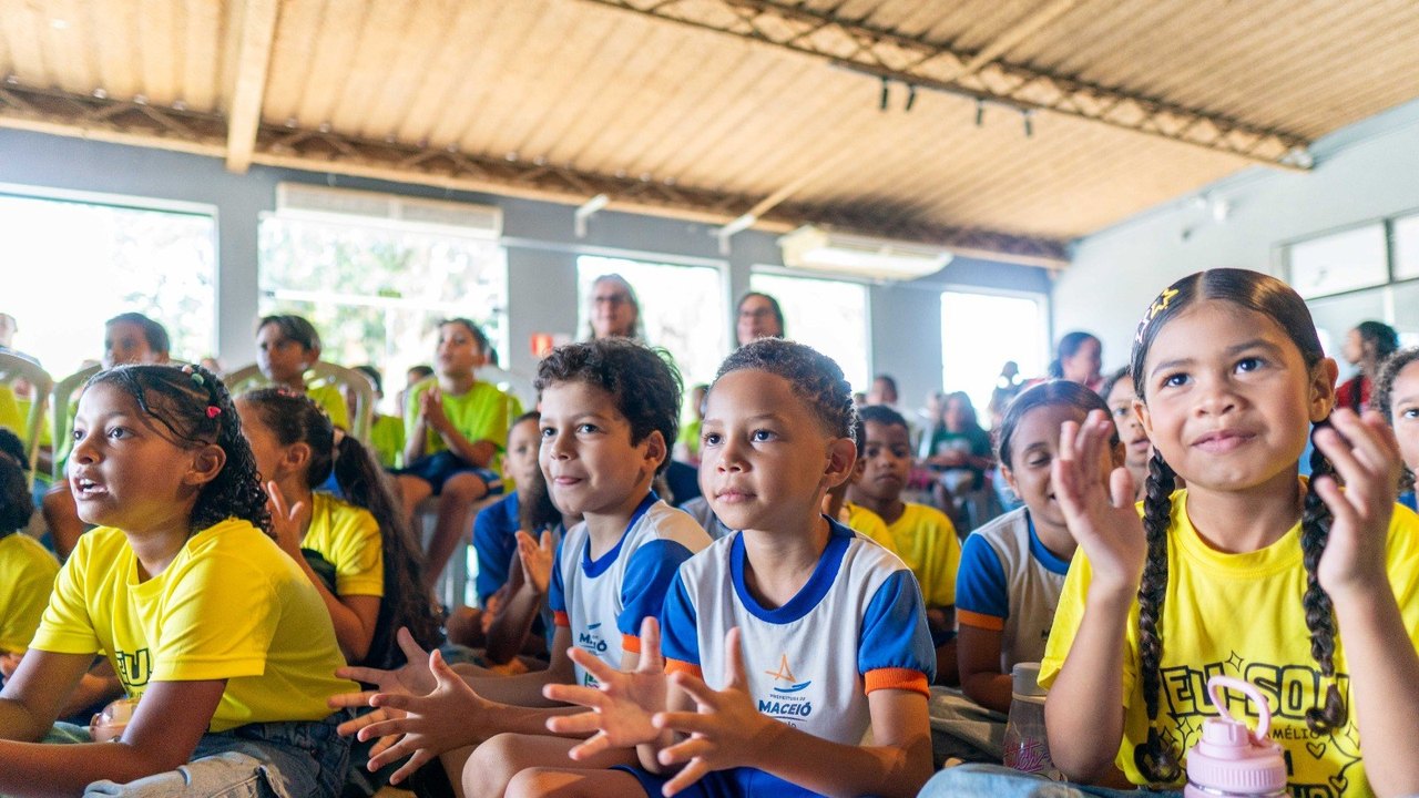 Mais de 200 estudantes da rede municipal participam da 9ª edição da Praça Literária