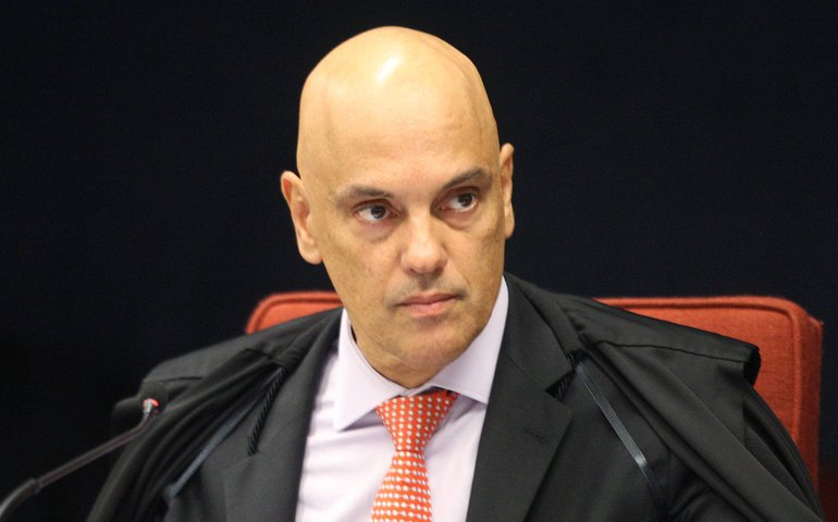 Alexandre suspende depoimento de investigação até Aécio ter acesso a delações