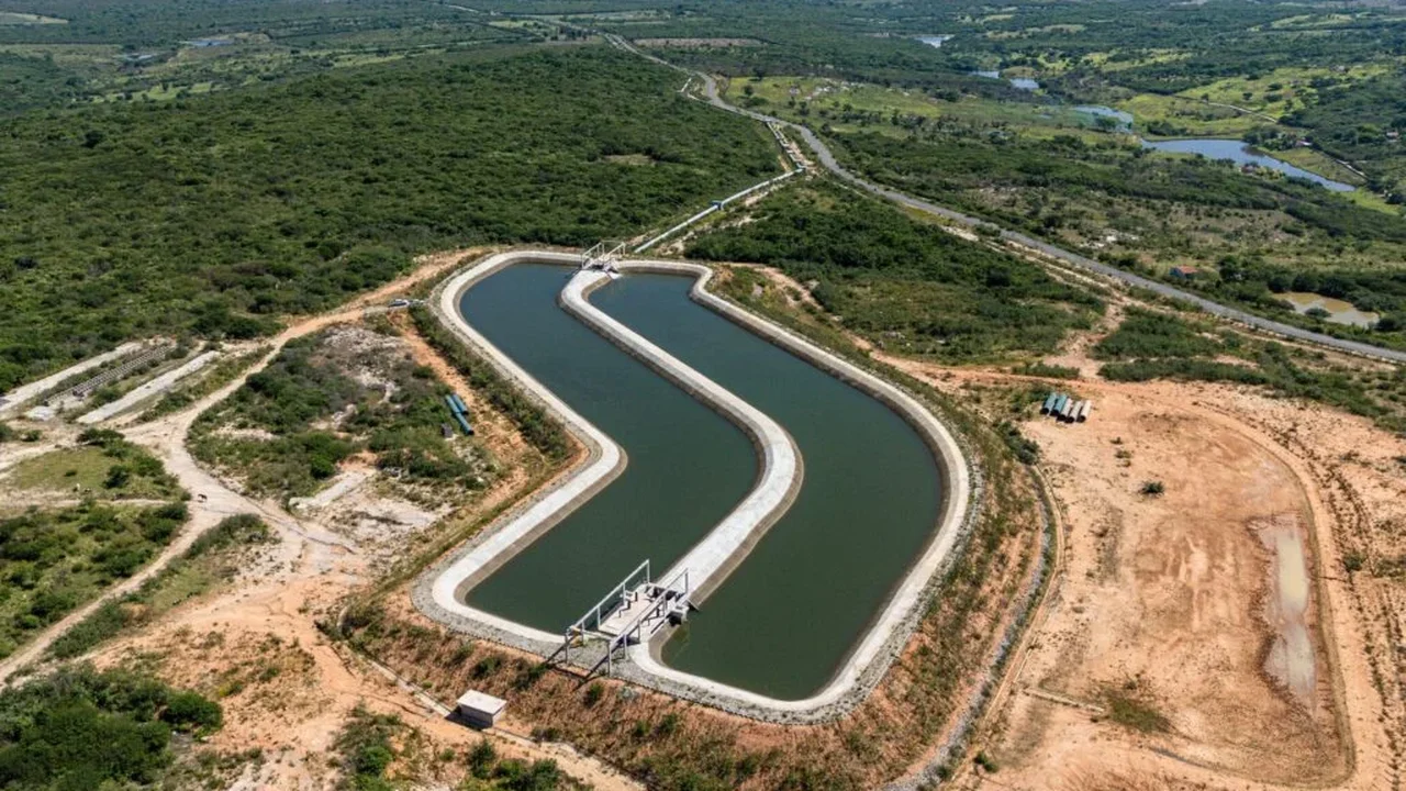 Rompimento de adutora deixa abastecimento irregular para Arapiraca, Craíbas e Igaci