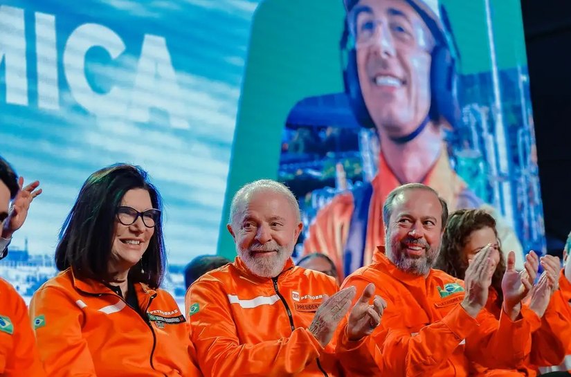 Lula cobra fiscalização de preços de combustíveis