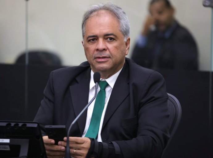 Silvio Camelo destaca lançamento do documentário que celebra trajetória do historiador Douglas Apratto