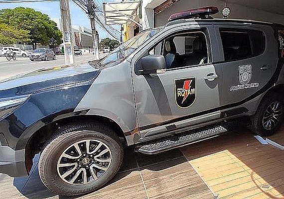 Casal é preso em flagrante por transportar drogas em Maceió