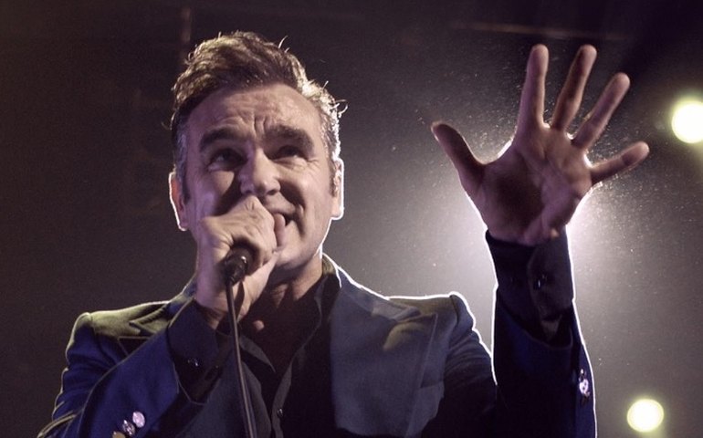 Morrissey é diagnosticado com dengue no México e adia shows no Brasil