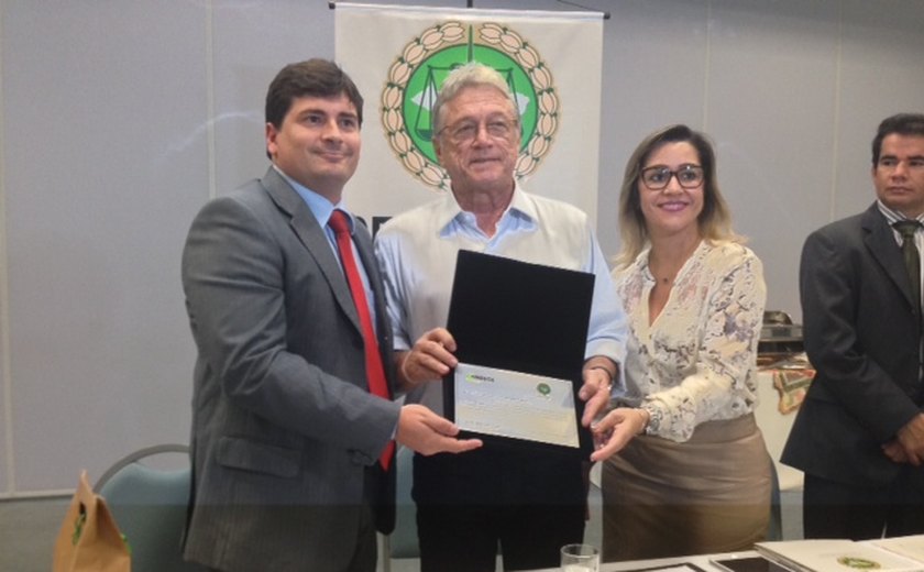 Defensores Gerais prestam homenagem ao Governador  durante encontro