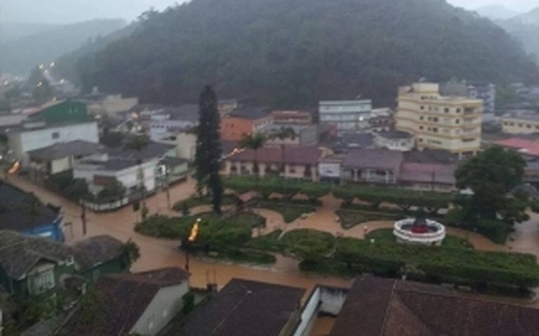 Dilma visita região afetada pela chuva no Espírito Santo