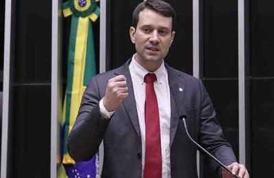 Durante sanção do Programa Escola em Tempo Integral, deputado relembra pioneirismo de Arapiraca