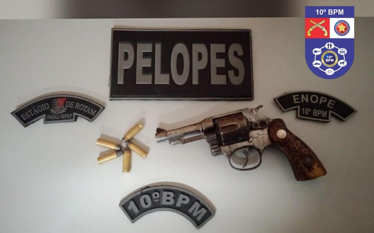 Polícia Militar apreende armas, drogas e recupera veículo roubado