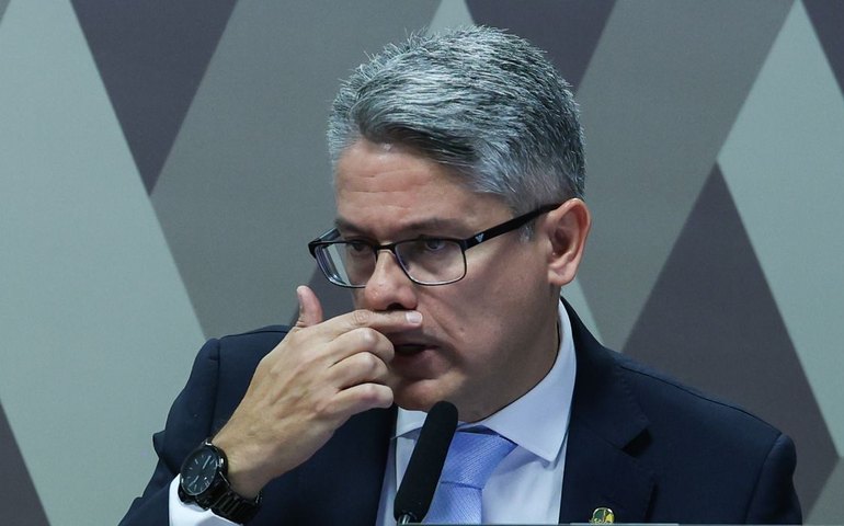Mendes pede à PGR investigação contra senador Alessandro Vieira