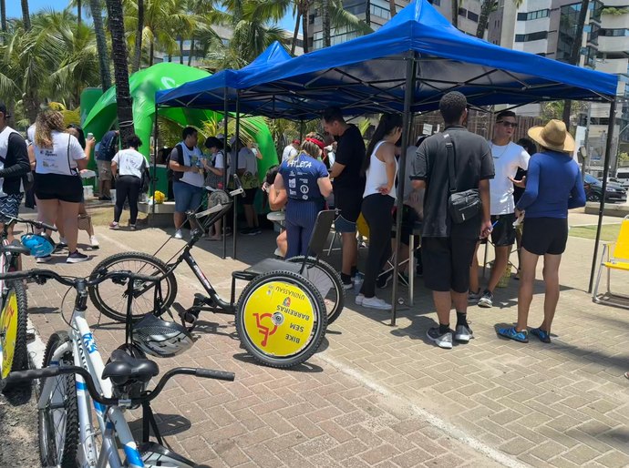 Bike Sem Barreiras leva lazer e inclusão à orla da Ponta Verde