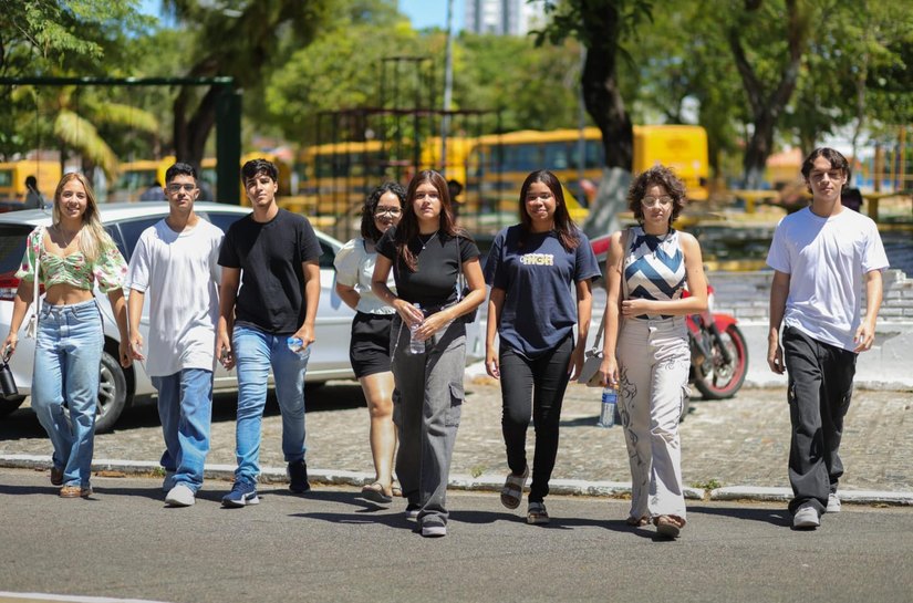 Missão cumprida: candidatos ao intercâmbio na Inglaterra encerram provas em todo o estado neste domingo