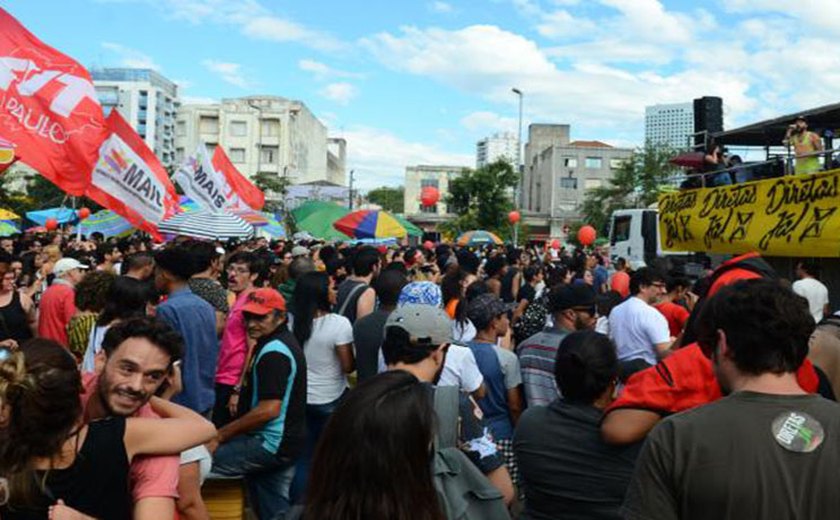 Ato-show em São Paulo pede eleições diretas e saída do presidente Temer