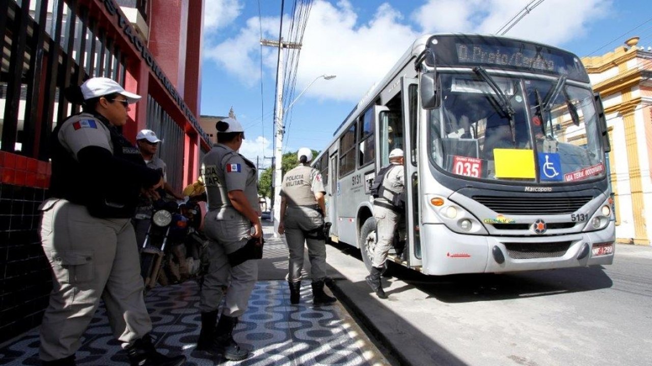 Assaltos a ônibus na capital caem 50% em janeiro